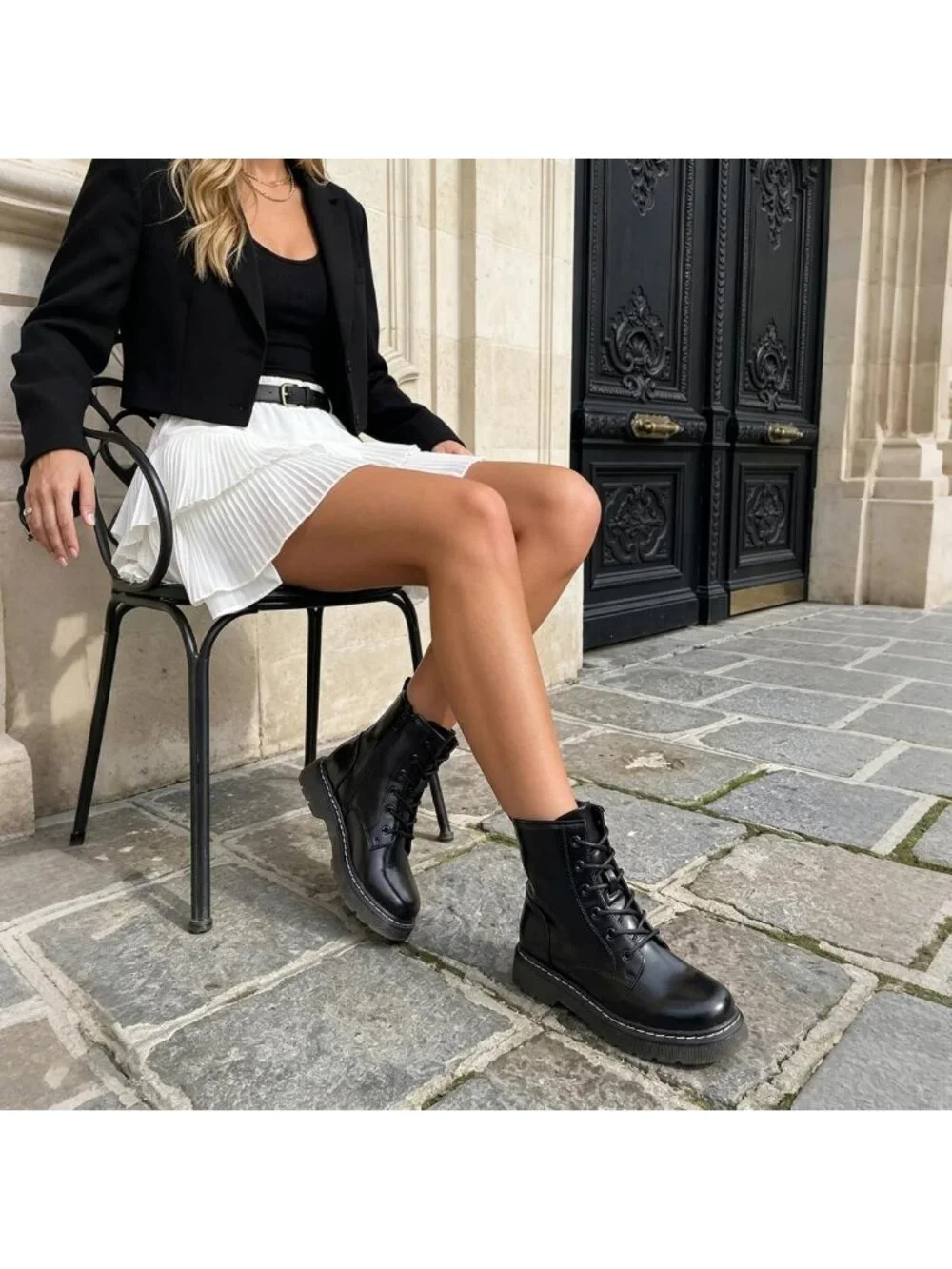 Stylish Lace-Up Low Platform Combat Ankle Boots for Women - Trendy & Comfortable